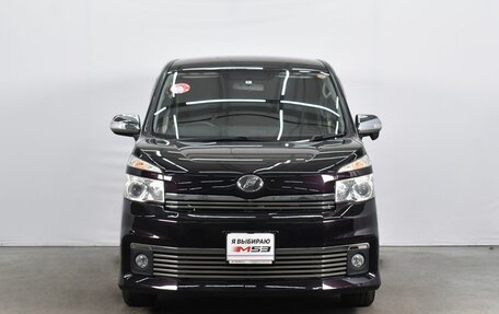 Toyota Voxy II, 2012 год, 2 240 995 рублей, 2 фотография