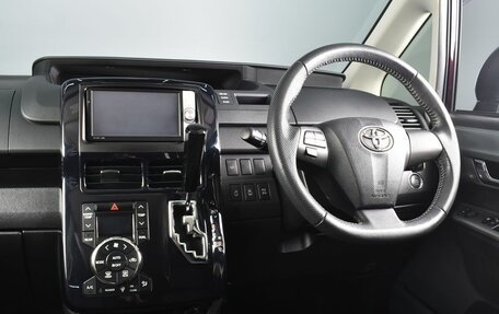 Toyota Voxy II, 2012 год, 2 240 995 рублей, 8 фотография