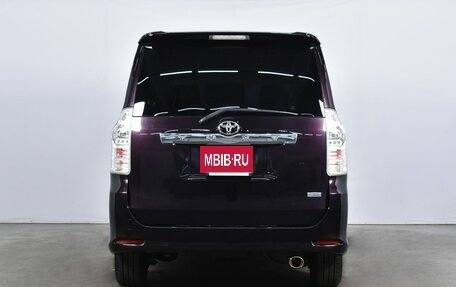 Toyota Voxy II, 2012 год, 2 240 995 рублей, 3 фотография