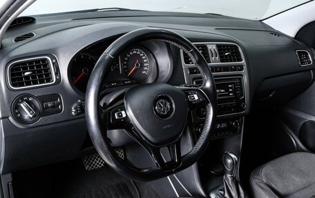 Volkswagen Polo VI (EU Market), 2017 год, 1 394 000 рублей, 13 фотография