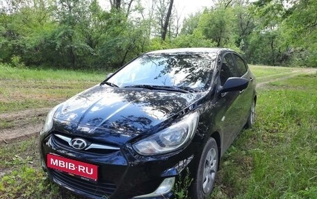 Hyundai Solaris II рестайлинг, 2012 год, 899 000 рублей, 1 фотография