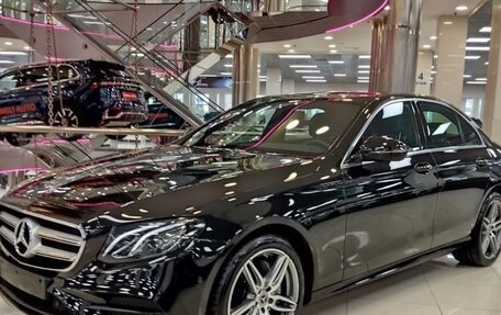 Mercedes-Benz E-Класс, 2019 год, 3 850 000 рублей, 1 фотография