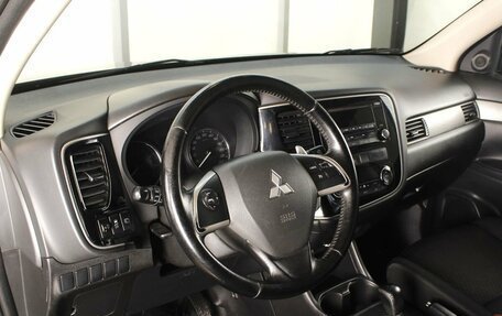 Mitsubishi Outlander III рестайлинг 3, 2012 год, 1 220 999 рублей, 10 фотография