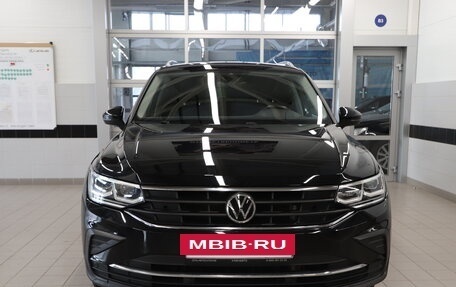 Volkswagen Tiguan II, 2021 год, 3 850 000 рублей, 2 фотография