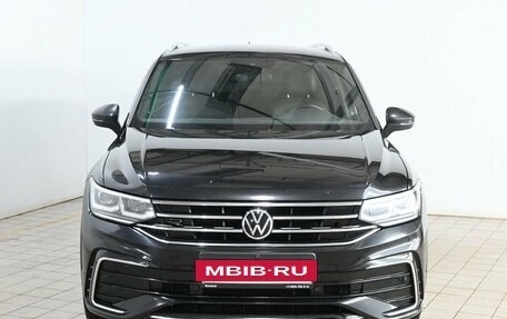 Volkswagen Tiguan II, 2021 год, 3 997 000 рублей, 3 фотография