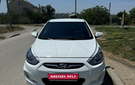 Hyundai Solaris II рестайлинг, 2013 год, 930 000 рублей, 1 фотография