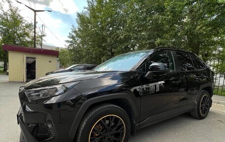 Toyota RAV4, 2021 год, 4 300 000 рублей, 1 фотография