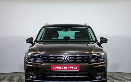 Volkswagen Tiguan II, 2018 год, 3 089 000 рублей, 2 фотография