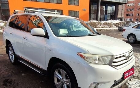 Toyota Highlander III, 2012 год, 1 800 000 рублей, 1 фотография