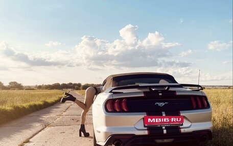 Ford Mustang VI рестайлинг, 2017 год, 2 570 000 рублей, 6 фотография