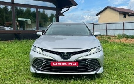 Toyota Camry, 2019 год, 3 300 000 рублей, 4 фотография