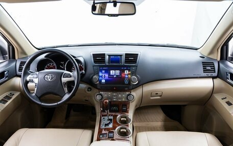 Toyota Highlander III, 2012 год, 2 557 000 рублей, 15 фотография