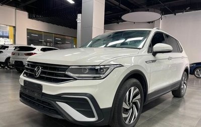 Volkswagen Tiguan II, 2021 год, 3 640 000 рублей, 1 фотография