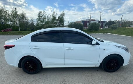 KIA Rio IV, 2018 год, 1 650 000 рублей, 2 фотография