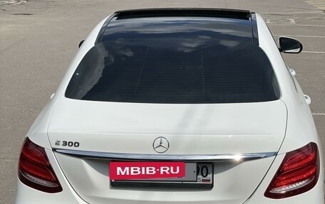 Mercedes-Benz E-Класс, 2017 год, 3 990 000 рублей, 5 фотография
