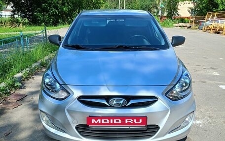 Hyundai Solaris II рестайлинг, 2013 год, 950 000 рублей, 2 фотография