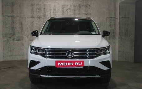 Volkswagen Tiguan II, 2022 год, 3 815 000 рублей, 2 фотография