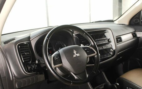 Mitsubishi Outlander III рестайлинг 3, 2013 год, 1 374 999 рублей, 10 фотография