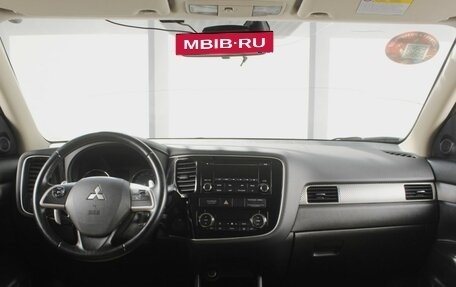 Mitsubishi Outlander III рестайлинг 3, 2013 год, 1 374 999 рублей, 8 фотография