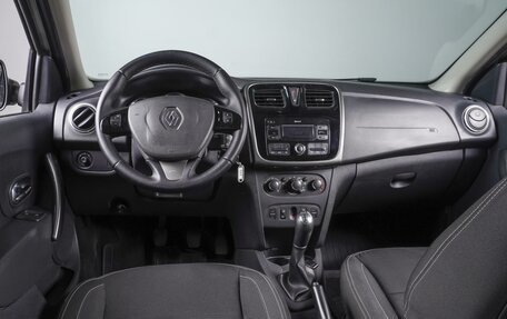 Renault Logan II, 2018 год, 929 000 рублей, 6 фотография