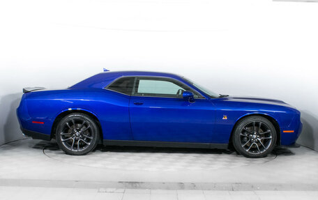 Dodge Challenger III рестайлинг 2, 2021 год, 5 399 000 рублей, 4 фотография