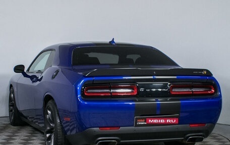 Dodge Challenger III рестайлинг 2, 2021 год, 5 399 000 рублей, 7 фотография