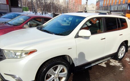 Toyota Highlander III, 2012 год, 1 800 000 рублей, 2 фотография