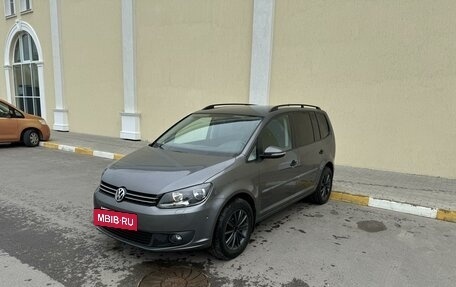 Volkswagen Touran III, 2010 год, 1 090 000 рублей, 2 фотография