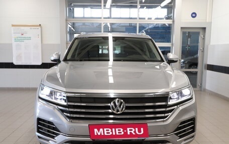 Volkswagen Touareg III, 2018 год, 5 450 000 рублей, 2 фотография