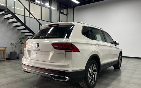 Volkswagen Tiguan II, 2021 год, 3 640 000 рублей, 7 фотография