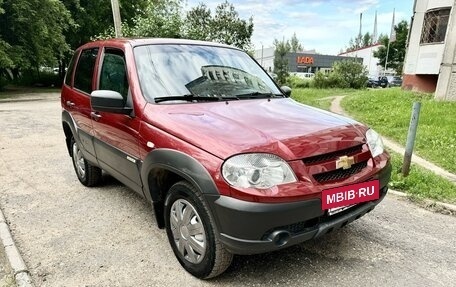 Chevrolet Niva I рестайлинг, 2017 год, 777 000 рублей, 3 фотография