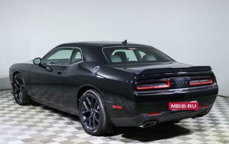 Dodge Challenger III рестайлинг 2, 2022 год, 5 500 000 рублей, 7 фотография