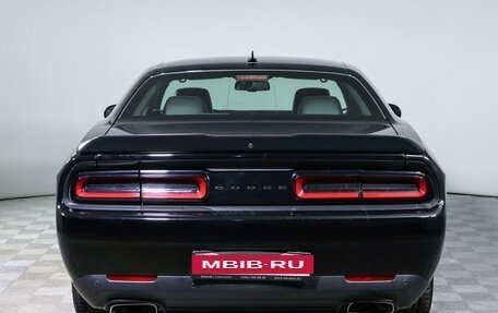 Dodge Challenger III рестайлинг 2, 2022 год, 5 500 000 рублей, 6 фотография