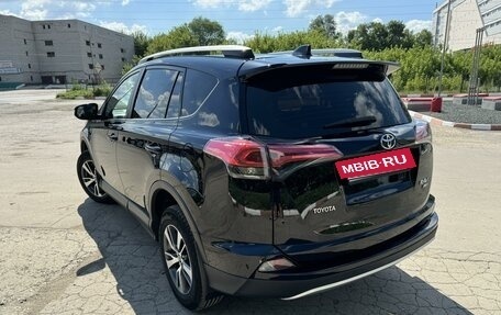Toyota RAV4, 2018 год, 2 350 000 рублей, 6 фотография