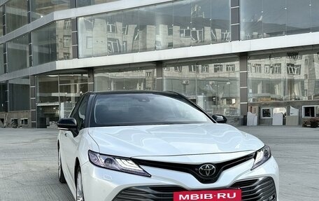 Toyota Camry, 2018 год, 3 050 000 рублей, 4 фотография