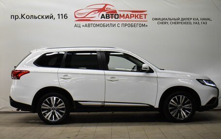 Mitsubishi Outlander III рестайлинг 3, 2019 год, 2 299 000 рублей, 4 фотография