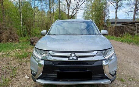 Mitsubishi Outlander III рестайлинг 3, 2017 год, 2 005 000 рублей, 1 фотография