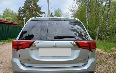 Mitsubishi Outlander III рестайлинг 3, 2017 год, 2 005 000 рублей, 5 фотография