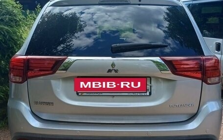 Mitsubishi Outlander III рестайлинг 3, 2017 год, 2 005 000 рублей, 14 фотография