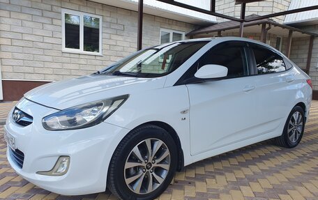 Hyundai Solaris II рестайлинг, 2013 год, 888 888 рублей, 17 фотография