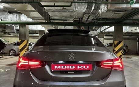 Mercedes-Benz A-Класс, 2019 год, 3 150 000 рублей, 4 фотография