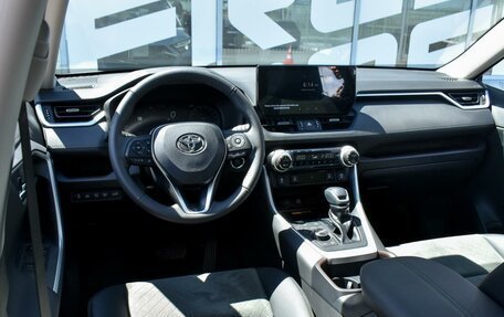 Toyota RAV4, 2023 год, 4 849 000 рублей, 6 фотография