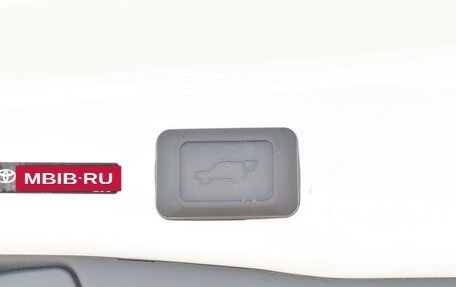 Toyota RAV4, 2023 год, 4 849 000 рублей, 23 фотография