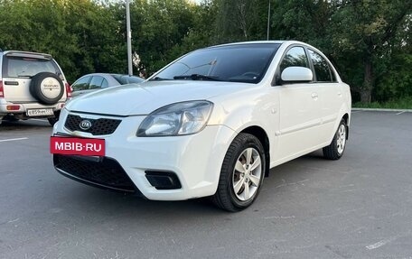 KIA Rio II, 2011 год, 700 000 рублей, 2 фотография