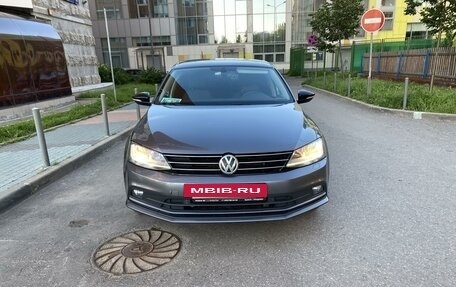 Volkswagen Jetta VI, 2017 год, 1 400 000 рублей, 2 фотография