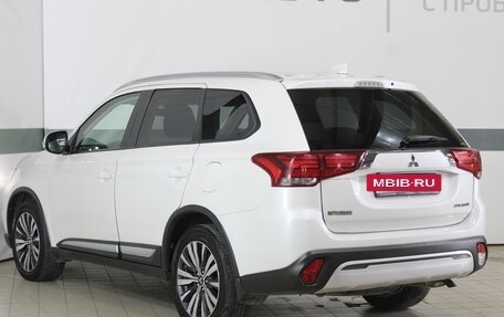 Mitsubishi Outlander III рестайлинг 3, 2019 год, 2 430 000 рублей, 18 фотография