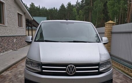 Volkswagen Caravelle T6 рестайлинг, 2018 год, 4 100 000 рублей, 2 фотография