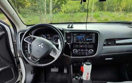 Mitsubishi Outlander III рестайлинг 3, 2014 год, 1 650 000 рублей, 5 фотография