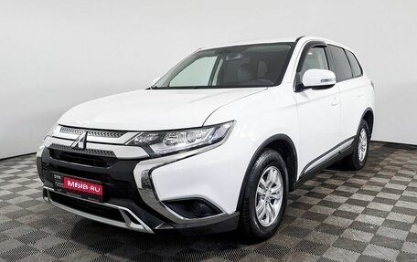 Mitsubishi Outlander III рестайлинг 3, 2019 год, 2 640 000 рублей, 1 фотография