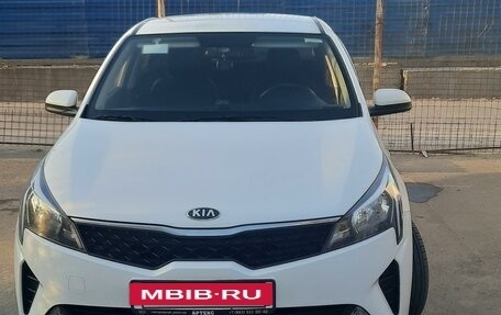 KIA Rio IV, 2021 год, 1 690 000 рублей, 1 фотография